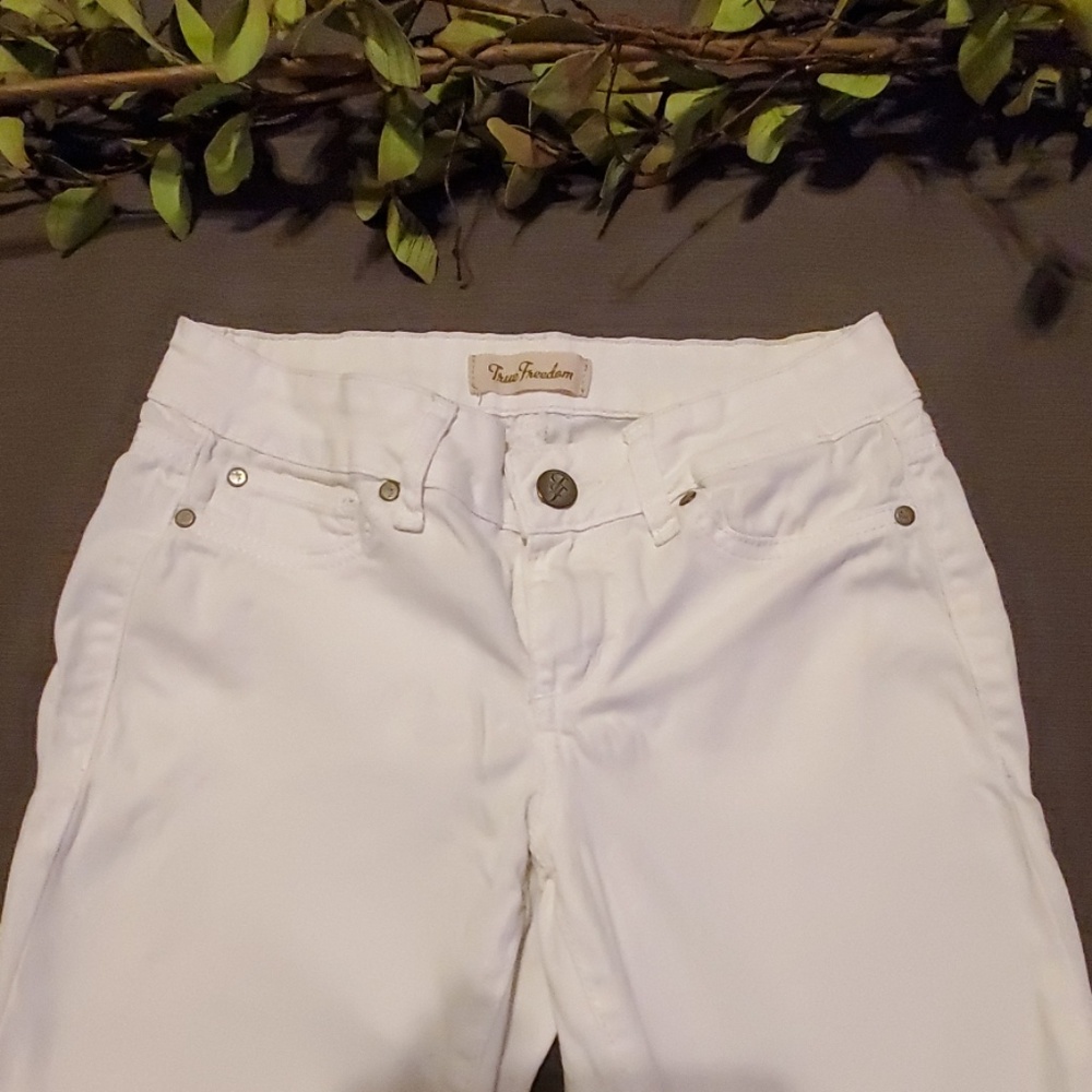 TRUE FREEDOM Jean's.             #R137
